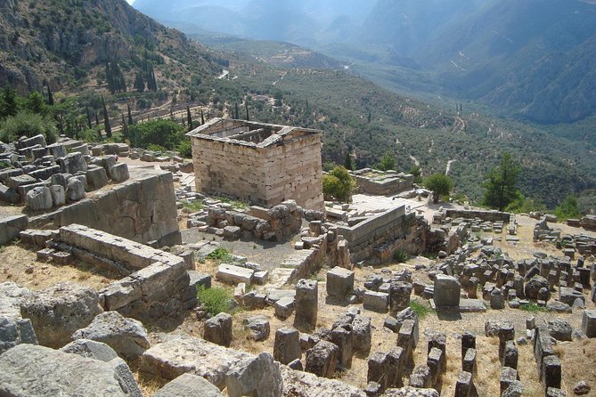 Thermopylae and Delphi full day private tour from Athens - Thermopylae: Hot Gates, Leonidas, and the battle story that still lands