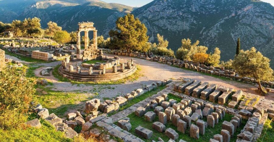 Thermopylae, Meteora and Delphi Full Day Tour - A one-day loop of Thermopylae, Meteora and Delphi