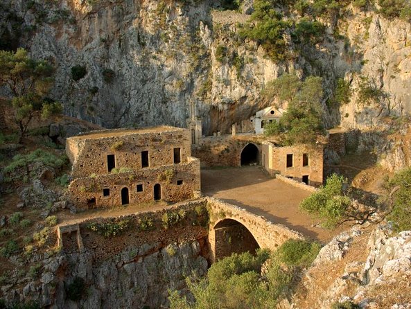 Traditional Villages Full day Tour in Santorini - The Best Parts: Akrotiri, Perissa, Emporio, and Wine
