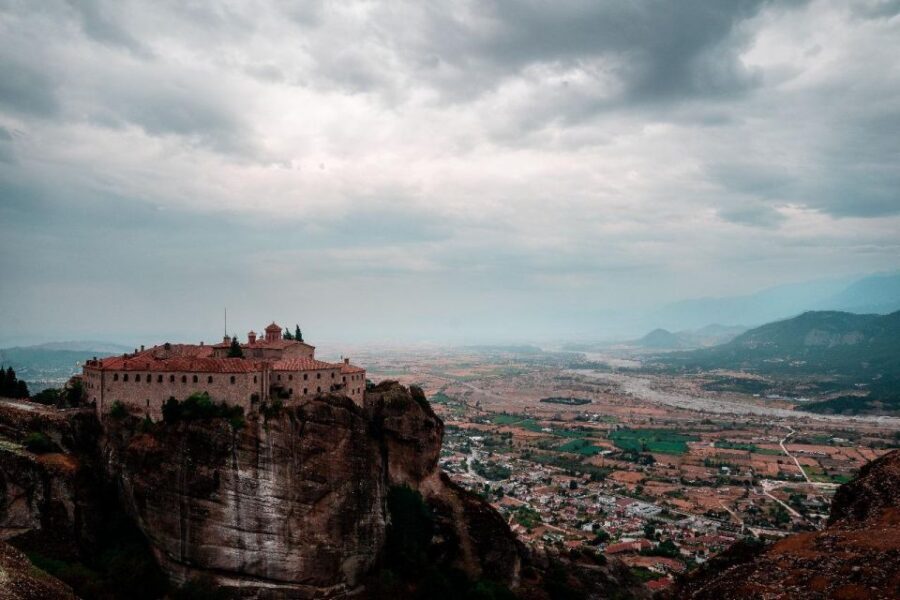 Visit Delphi & Meteora Monasteries Full Day Private Trip - Timing and Energy: A 12-Hour Day You Plan for