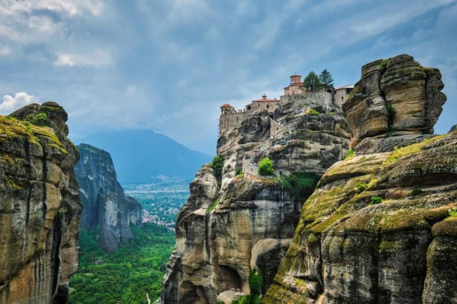 Visit Delphi & Meteora Monasteries Full Day Private Trip - Delphi: The Oracle on Mount Parnassos