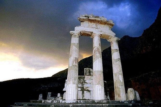 Visit Delphi the famous oracle! Explore the mysteries of the ancient world! - The big idea: Delphi plus real logistics that work